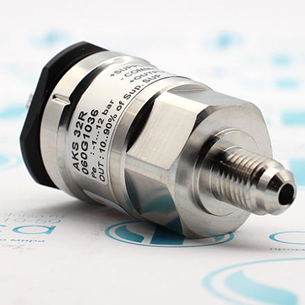 AKS 32R 060G1036 Преобразователь давления Danfoss