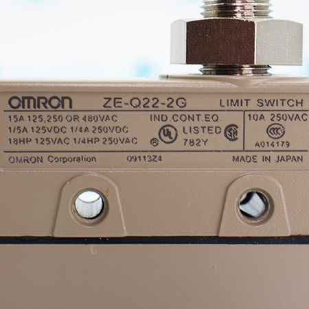 ZE-Q22-2G Выключатель концевой Omron