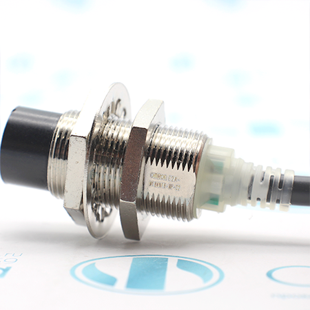E2A-M18KN16-WP-C2 Датчик индуктивный Omron