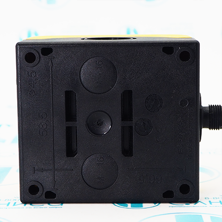 AC010S Кнопка аварийной остановки IFM