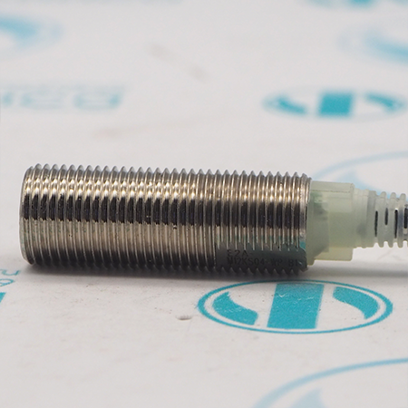 E2A-M12KS04-WP-B1 2M Датчик индуктивный Omron (на запчасти)