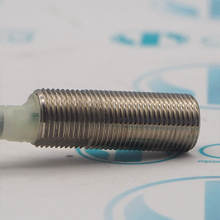 E2A-M12KS04-WP-B1 2M Датчик индуктивный Omron (на запчасти)