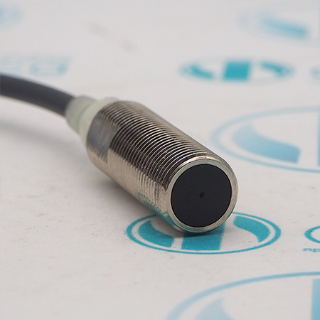 E2A-M12KS04-WP-B1 2M Датчик индуктивный Omron (на запчасти)