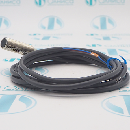 E2A-M12KS04-WP-B1 2M Датчик индуктивный Omron (на запчасти)