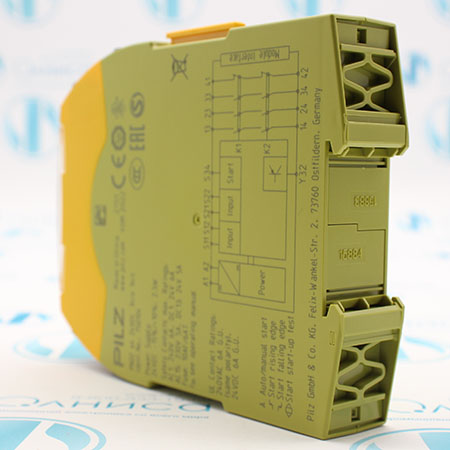 PNOZ S4 C 24VDC 3 N/O 1 N/C 751104 Реле безопасности Pilz