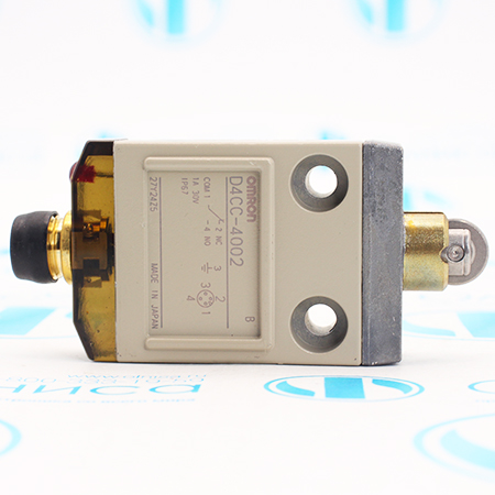 D4CC-4002 Выключатель концевой Omron